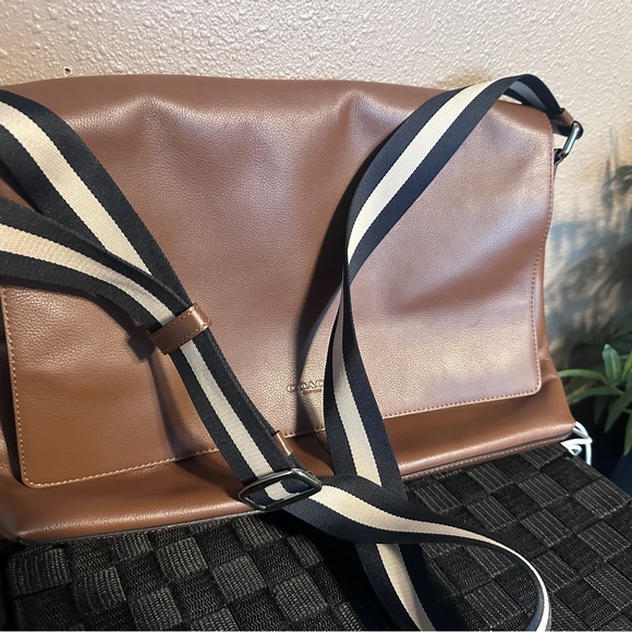 CHARLES MESSENGER IN SMOOTH LEATHER (COACH F54792) laptop/briefcase/messenger. - Picture 2 of 10